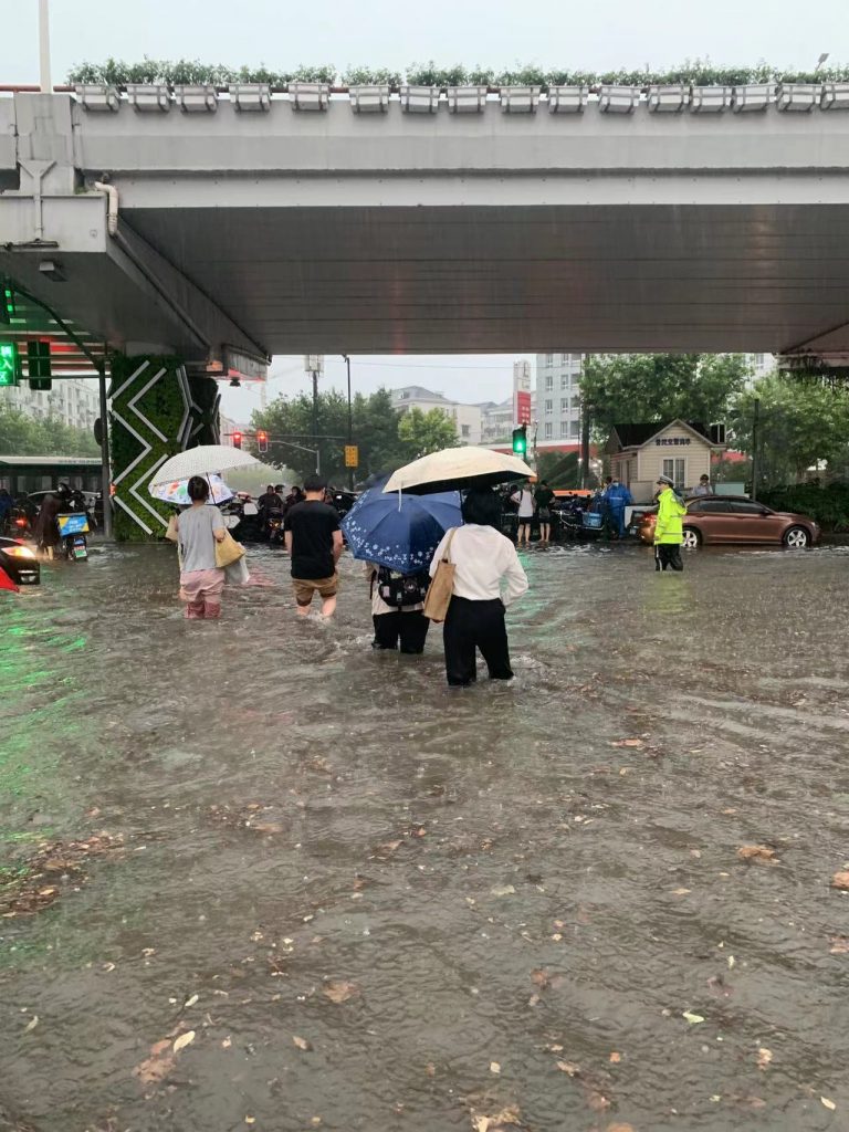 上海暴雨，车辆停在车库被淹，物业公司是否承担赔偿责任？ - 第1张图片